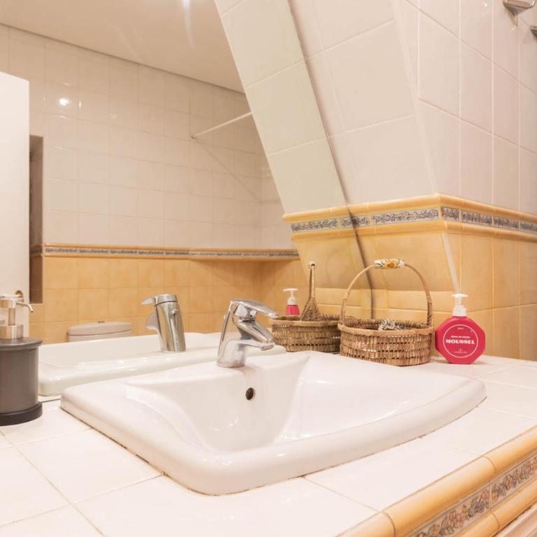 Casco viejo tradición pinchos y gastronomía - Three-Bedroom Apartment - 21