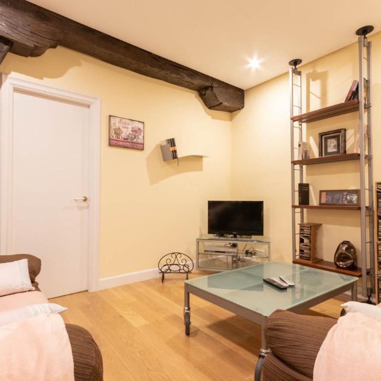 Casco viejo tradición pinchos y gastronomía - Three-Bedroom Apartment - 6