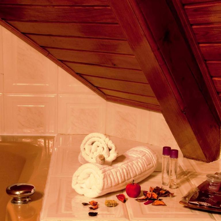 GRAN CHALET HOTEL & PETiT SPA WELLNESS - Habitaciones Familiares Comunicadas (4 adultos + 2 niños) - 1