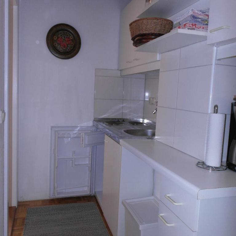 Ferienwohnungen Wassertheurer - Weitendorf - Apartment mit 1 Schlafzimmer - 2