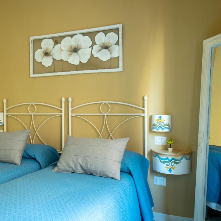 Regina Elena - Twin Room with Side Sea View - 5