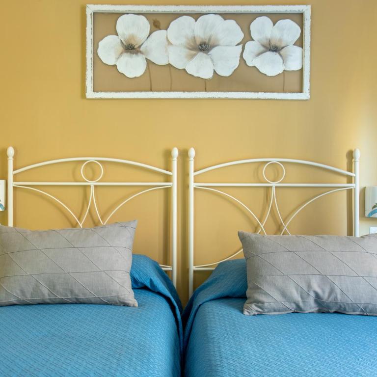 Regina Elena - Twin Room with Side Sea View - 1