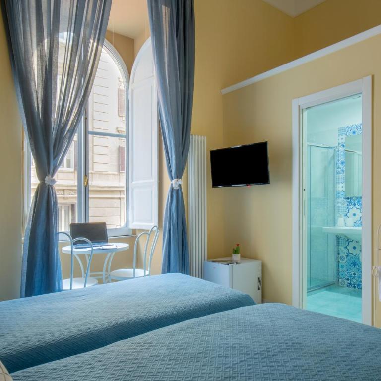Regina Elena - Twin Room with Side Sea View - 4
