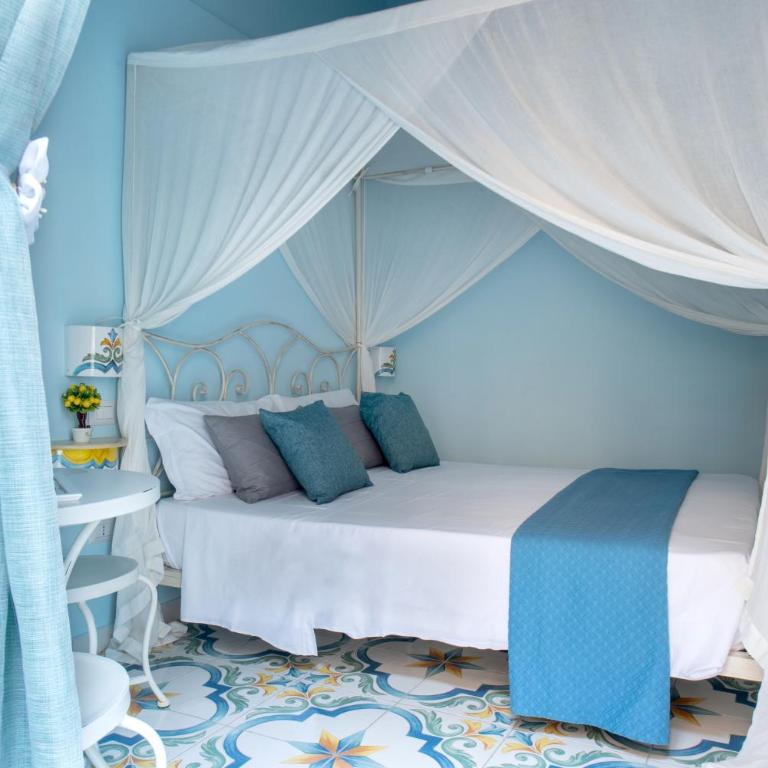 Regina Elena - Double Room with Sea View - 9