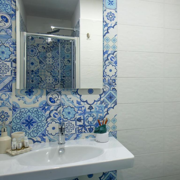 Regina Elena - Deluxe Double Room with Side Sea View - 12