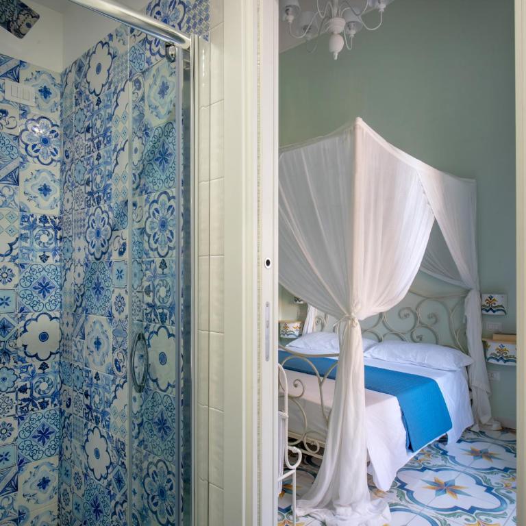 Regina Elena - Deluxe Double Room with Side Sea View - 11