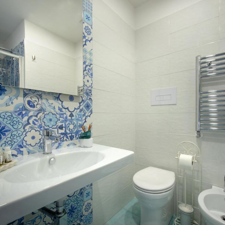 Regina Elena - Deluxe Double Room with Side Sea View - 10
