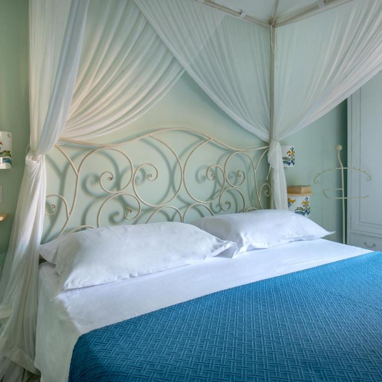 Regina Elena - Deluxe Double Room with Side Sea View - 9