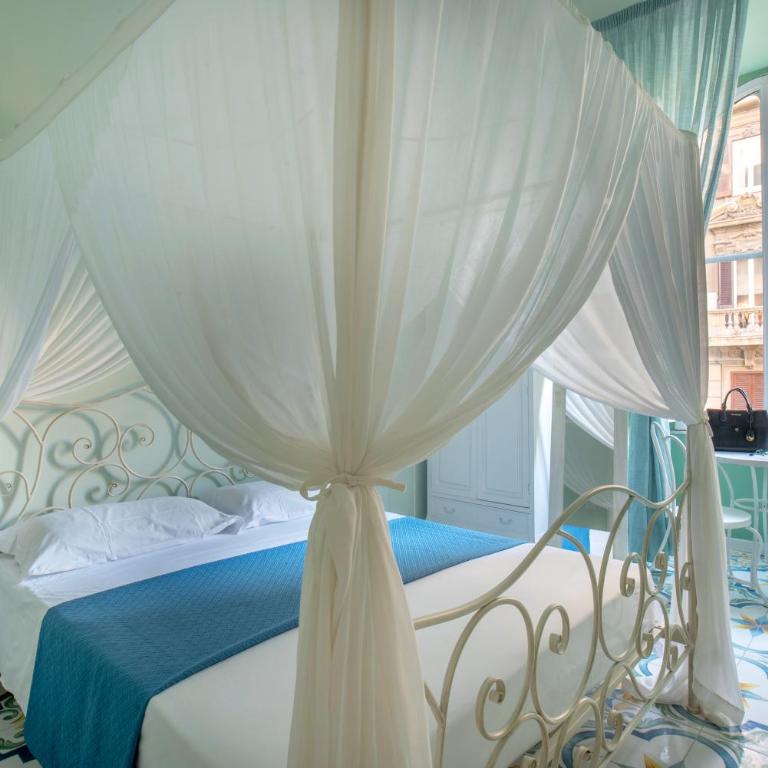 Regina Elena - Deluxe Double Room with Side Sea View - 2