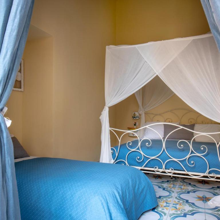 Regina Elena - Triple Room with Balcony and City View - 3