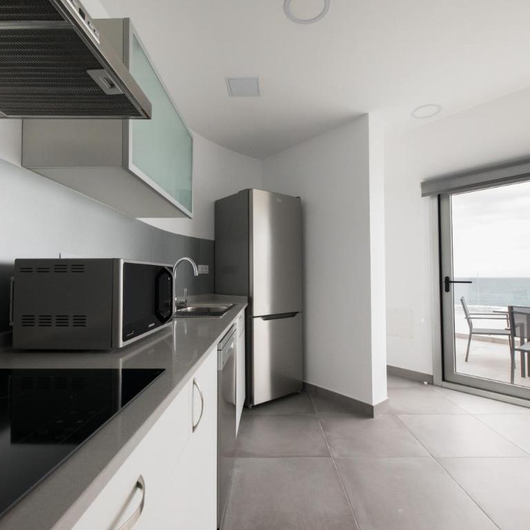 Fantástico ático en primera línea de playa - Apartamento - 2