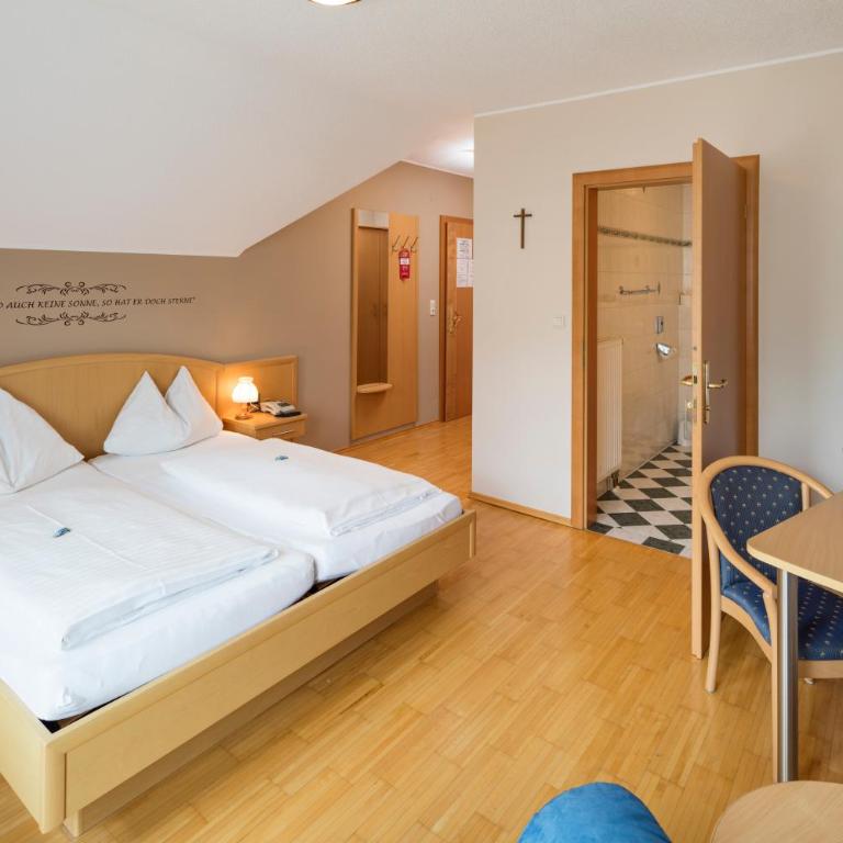 Pension Zum lustigen Steirer - Doppelzimmer mit Balkon - 2