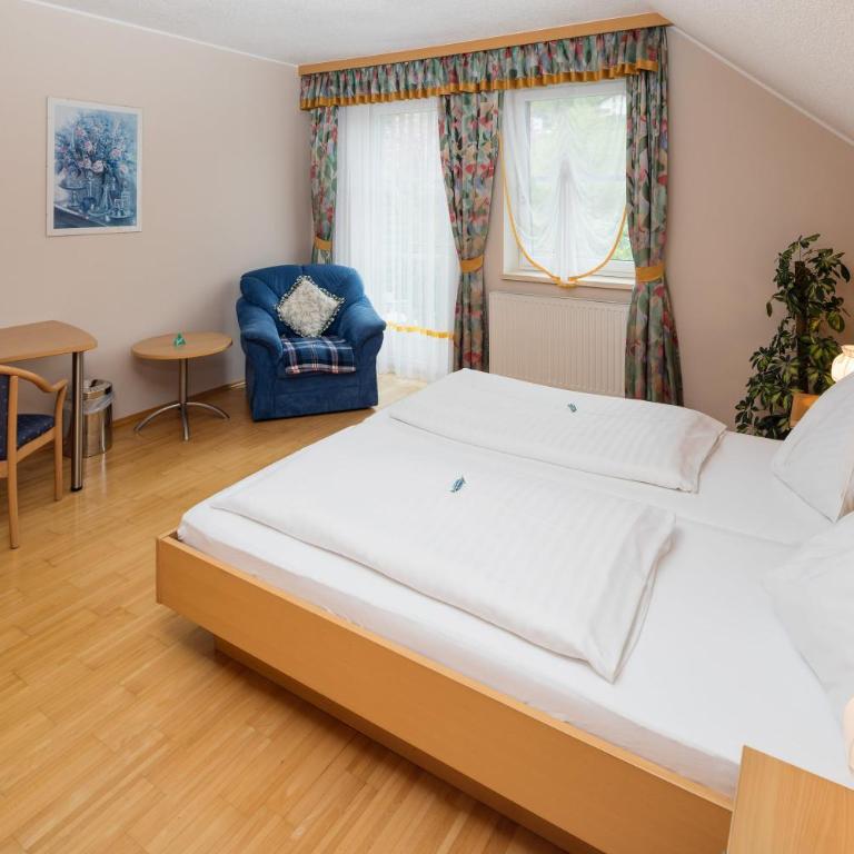 Pension Zum lustigen Steirer - Doppelzimmer mit Balkon - 4