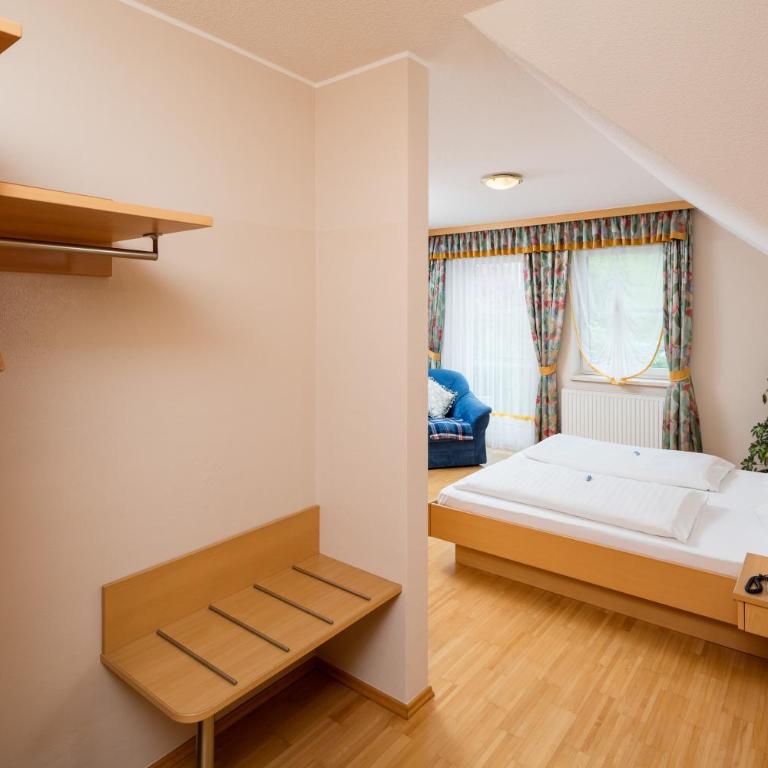 Pension Zum lustigen Steirer - Doppelzimmer mit Balkon - 3