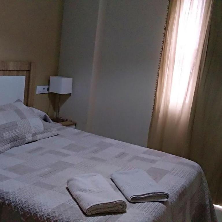 Hostal Tilos - Double or Twin Room - 10