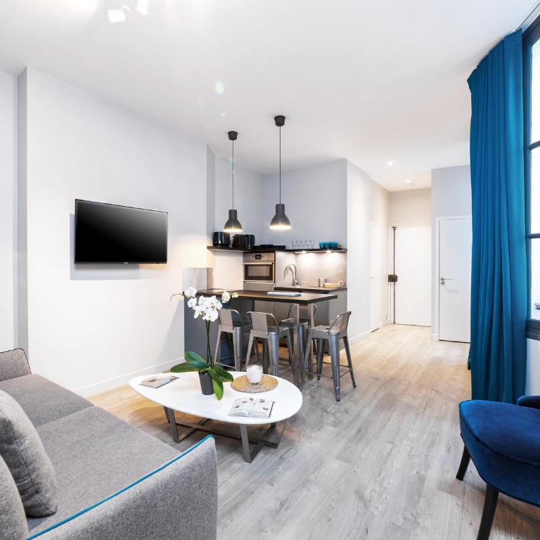 Chic Apartments Opera - Deluxe Apartment - 13