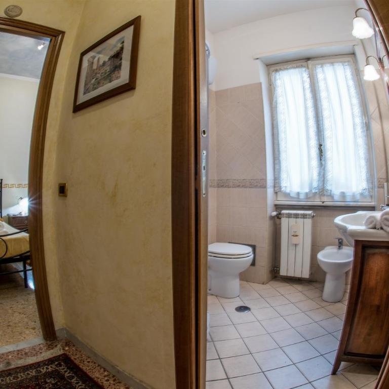 Giornate Romane - Camera Matrimoniale con Bagno in Comune - 4