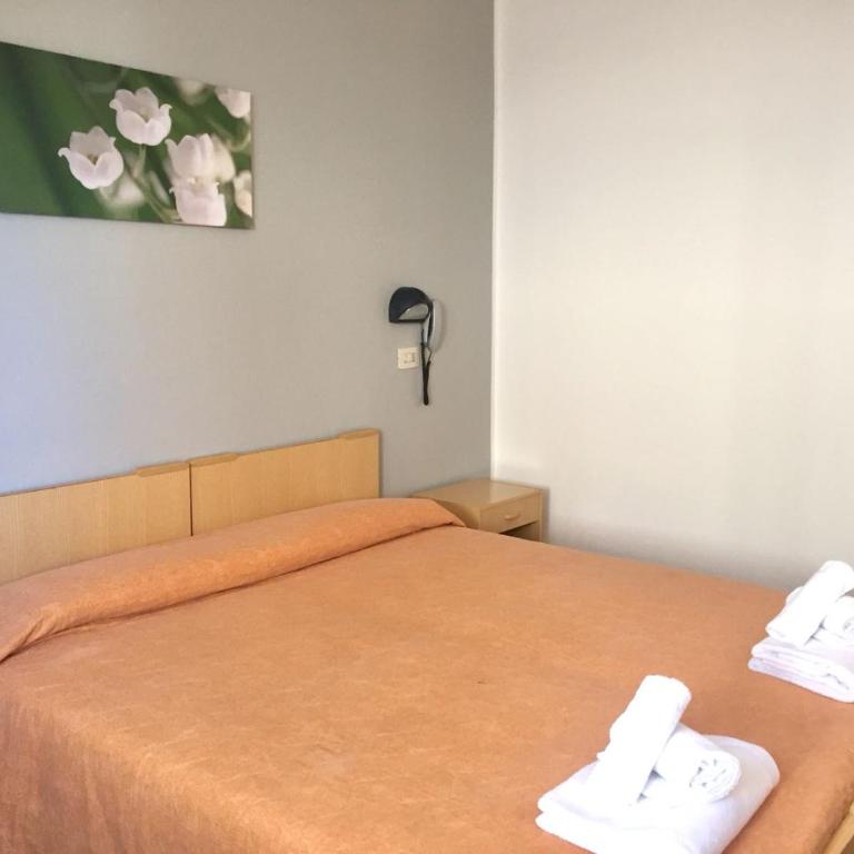 Hotel Ausonia B&B RiMiNi - Camera Matrimoniale/Doppia con Letti Singoli - 14