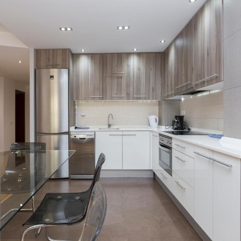 1324 - OLYMPIC DELUXE - Three-Bedroom Apartment - 10