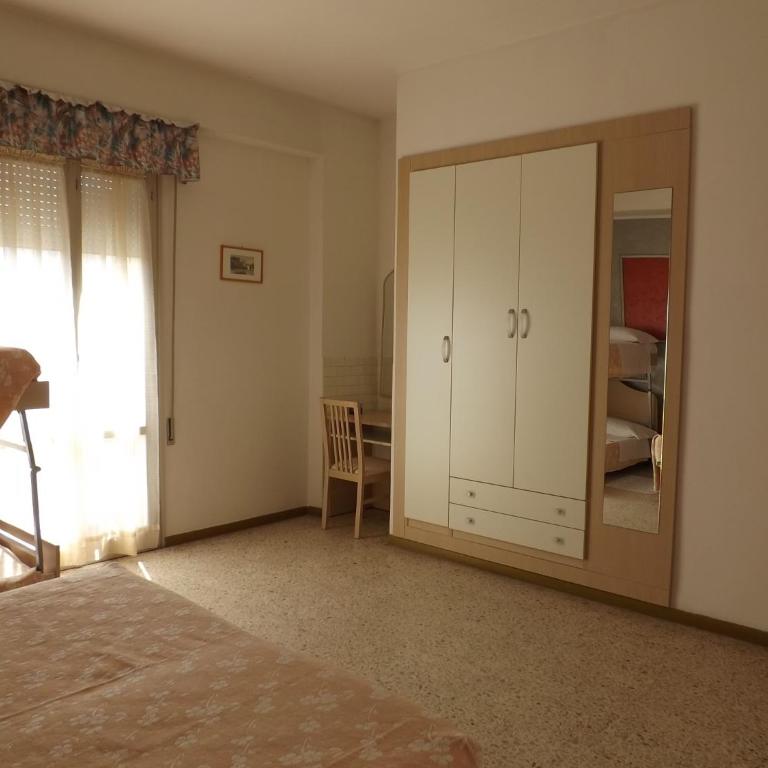 Hotel Desiree - Camera Tripla Standard - 15