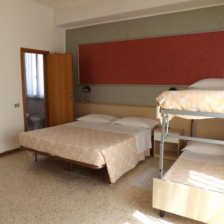 Hotel Desiree - Camera Matrimoniale Standard - 11
