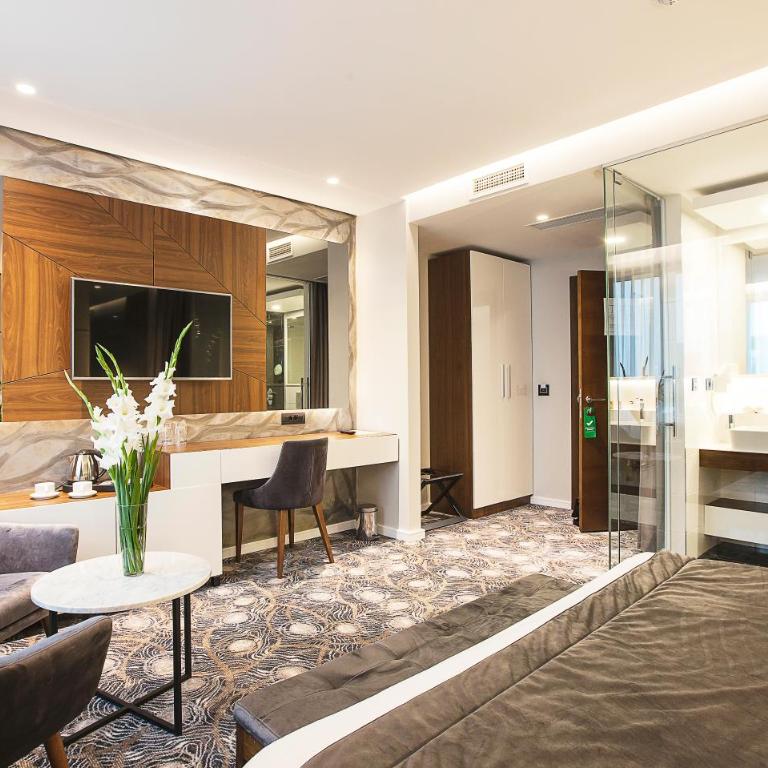 Sky Hotel - Superior Dvokrevetna Soba s Bračnim Krevetom i Besplatnim Korišćenjem Parkinga - 4