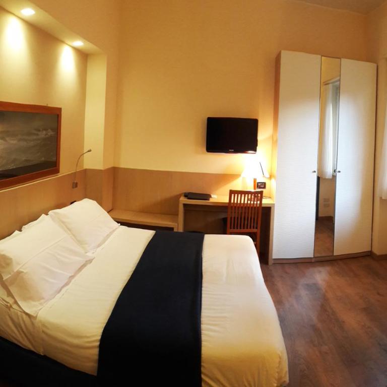 Hotel Esperia - Camera Economy Matrimoniale/Doppia con Letti Singoli con Letto Supplementare - 2