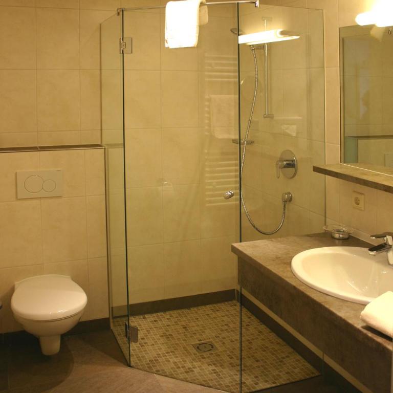 Hotel Hochland - Doppelzimmer mit Balkon - 4
