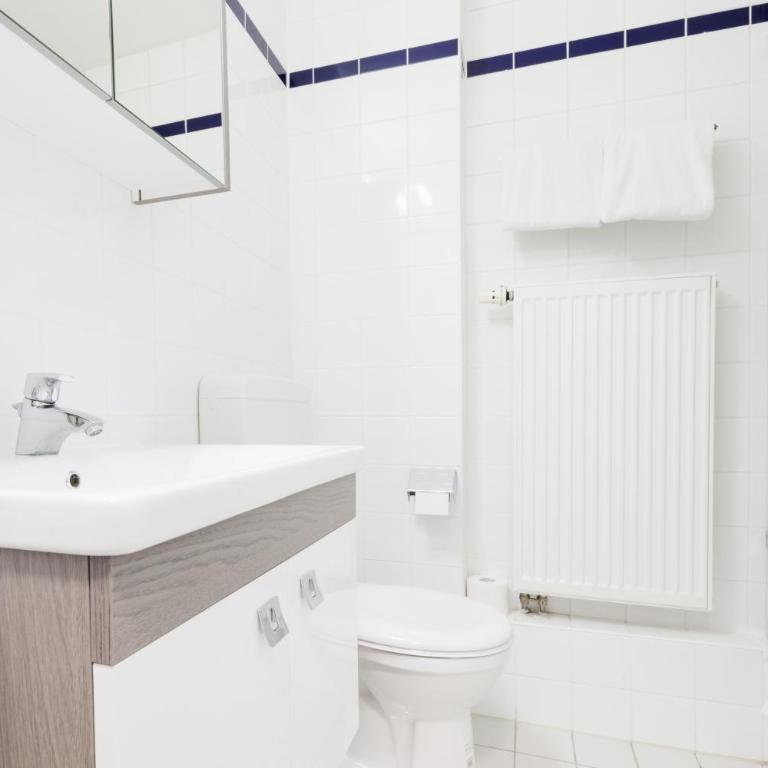 centerroom München City - Doppelzimmer mit Balkon und Küche - 7