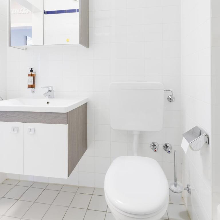 centerroom München City - Doppelzimmer mit Balkon und Küche - 8