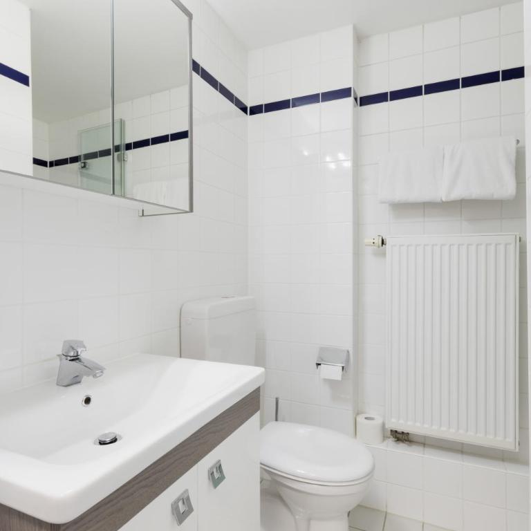 centerroom München City - Doppelzimmer mit Balkon und Küche - 9