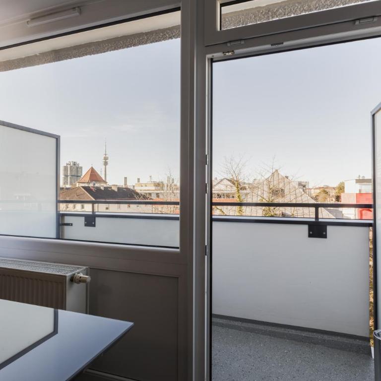 centerroom München City - Doppelzimmer mit Balkon und Küche - 5