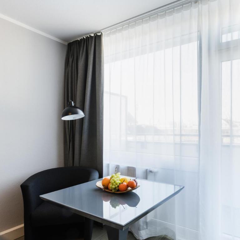 centerroom München City - Doppelzimmer mit Balkon und Küche - 6