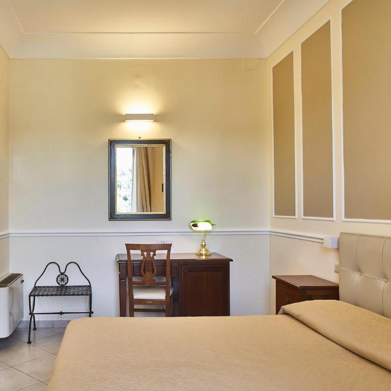 Albergo Chiusarelli - Camera Matrimoniale con Balcone - 4