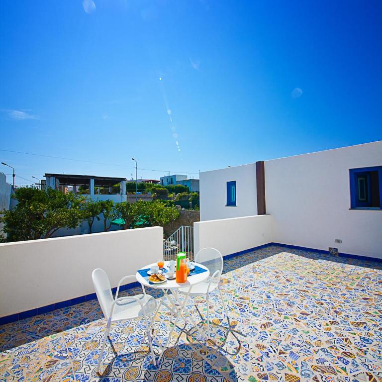 Punta Sallustro Lipari - Suite con Vista Giardino - 9