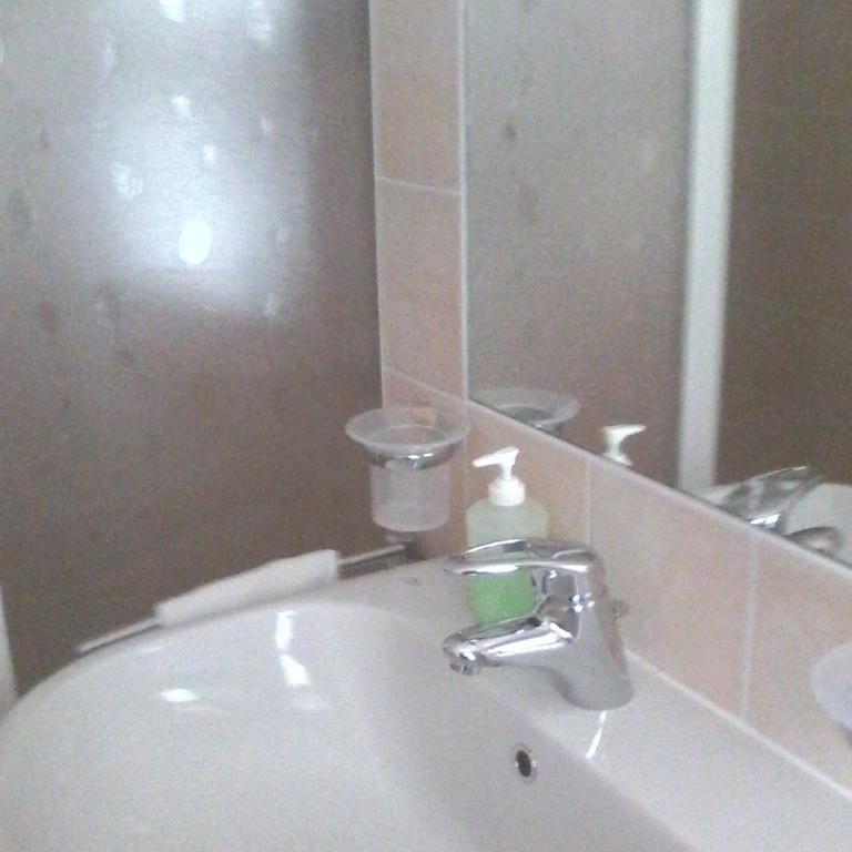 Bed & Breakfast Gli Oleandri - Camera Familiare (4 Adulti) - 5