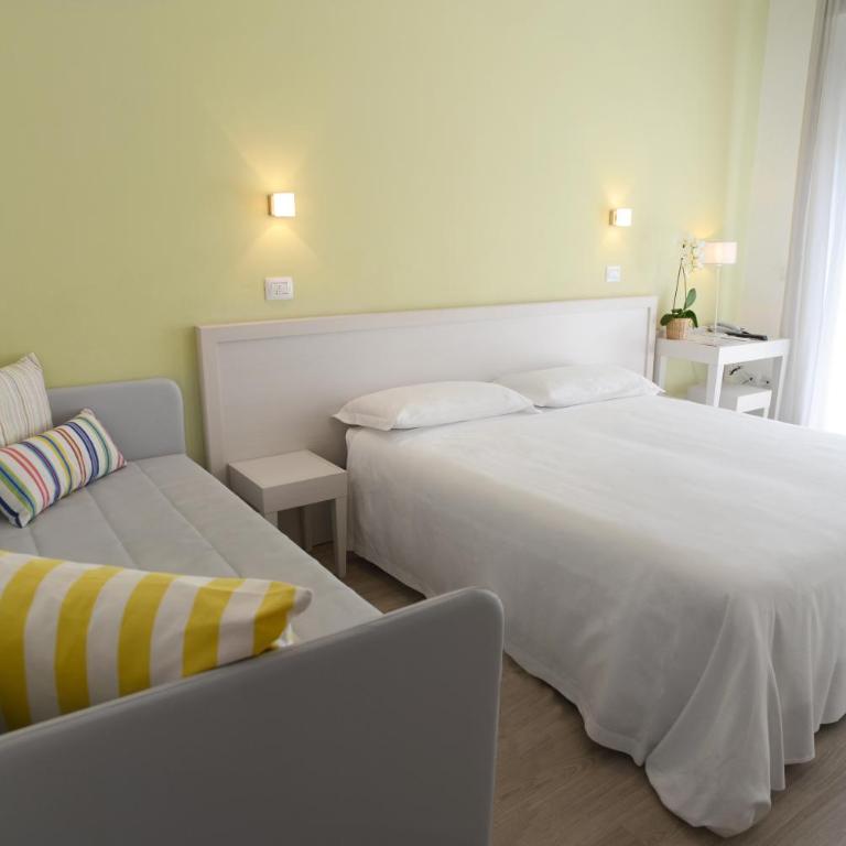 Maree Hotel Cesenatico - Camera Comfort Matrimoniale/Doppia con Letti Singoli con Balcone - 7