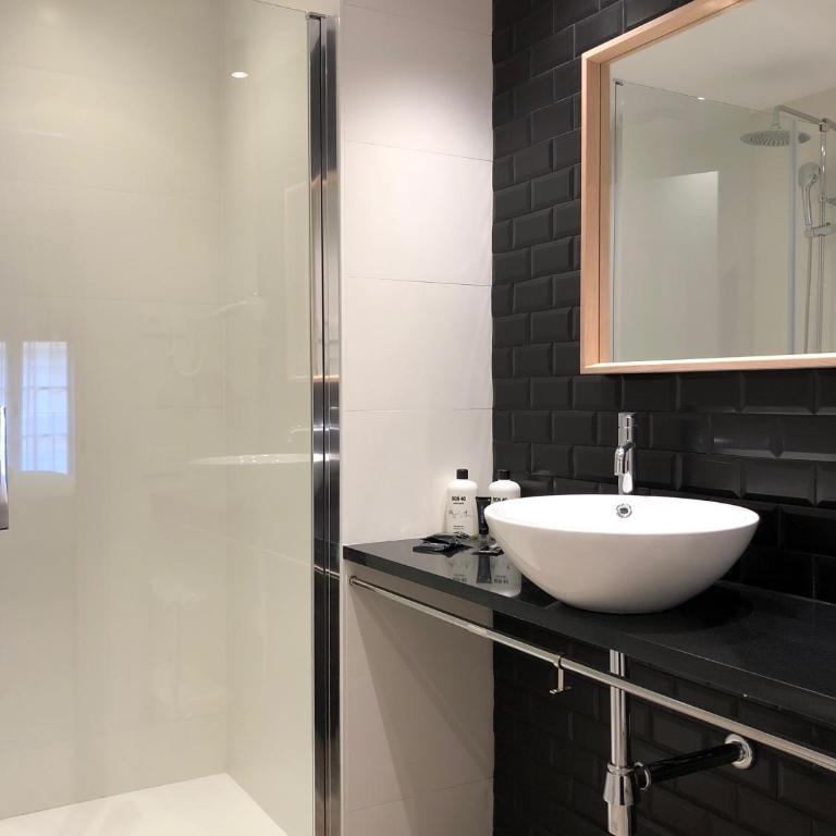 Acta BCN 40 - Superior Double or Twin Room - 9