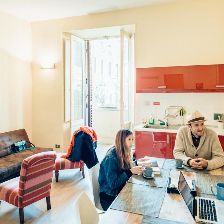 The Beehive Hostel - Posto Letto in Dormitorio Femminile per 4 Persone - 1