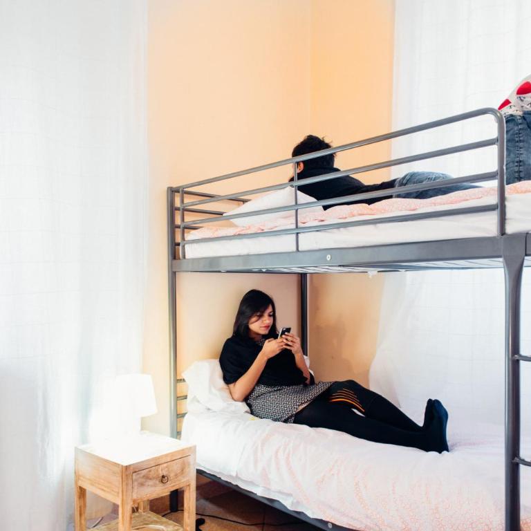 The Beehive Hostel - Posto Letto in Dormitorio Femminile per 4 Persone - 10