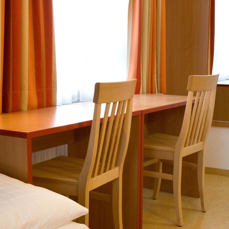Ausbildungshotel St. Theresia - Double or Twin Room with Shared Bathroom - 3