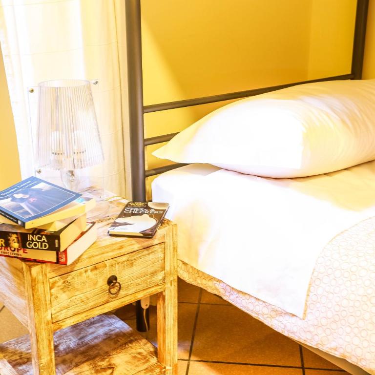The Beehive Hostel - Posto Letto in Dormitorio con 4 Letti - 6
