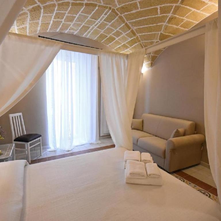 B&B Laura - Luxury Rooms - Camera Familiare con Balcone - 5