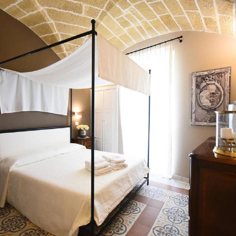 B&B Laura - Luxury Rooms - Camera Matrimoniale con Balcone - 1
