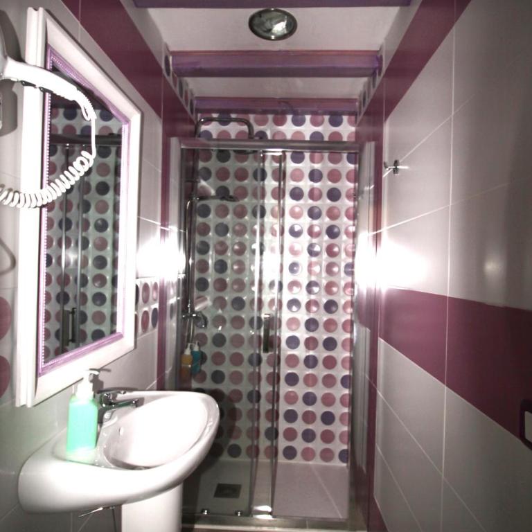 Posada de Peregrinos - Habitación Doble con baño privado - 2 camas - 5