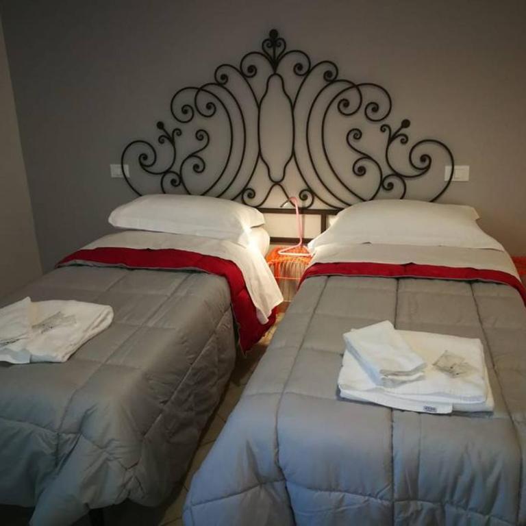 B&B BARBERA - Camera Matrimoniale/Doppia con Letti Singoli con Bagno Privato - 18