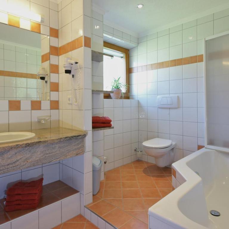 Komfort-Apartments Zufriedenheit - Apartment mit 2 Schlafzimmern und Balkon - 3