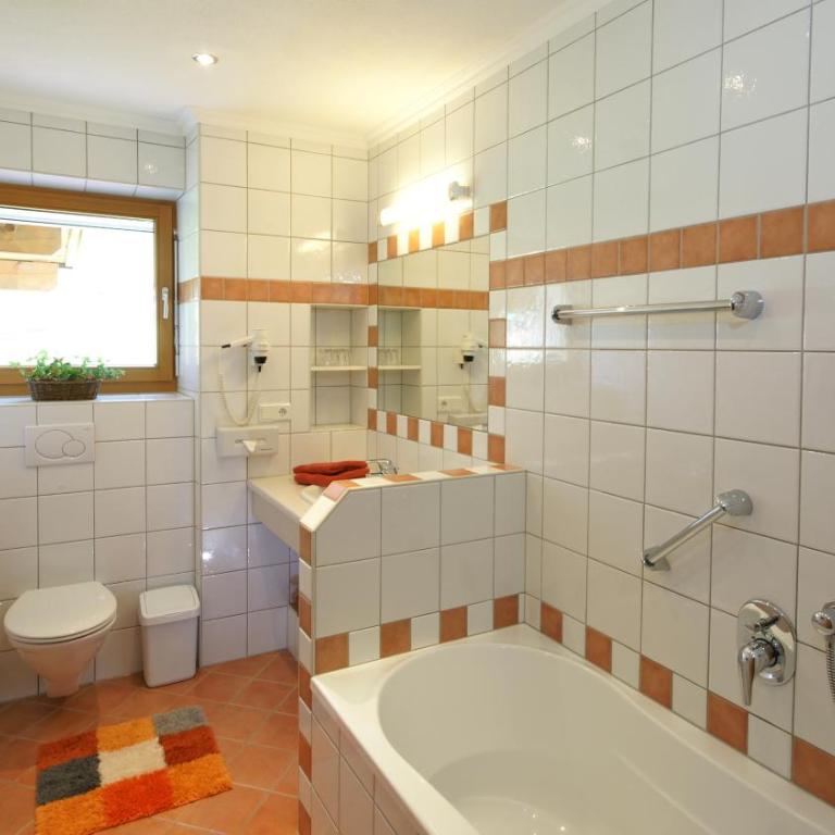 Komfort-Apartments Zufriedenheit - Apartment mit 2 Schlafzimmern und Balkon - 3