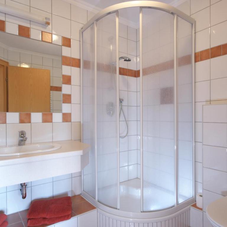 Komfort-Apartments Zufriedenheit - Apartment mit 2 Schlafzimmern und Balkon - 4