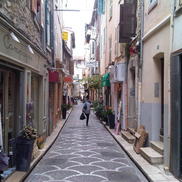 APPARTEMENT 2 PIECES COEUR VIEIL ANTIBES - Appartement 1 Chambre - 15